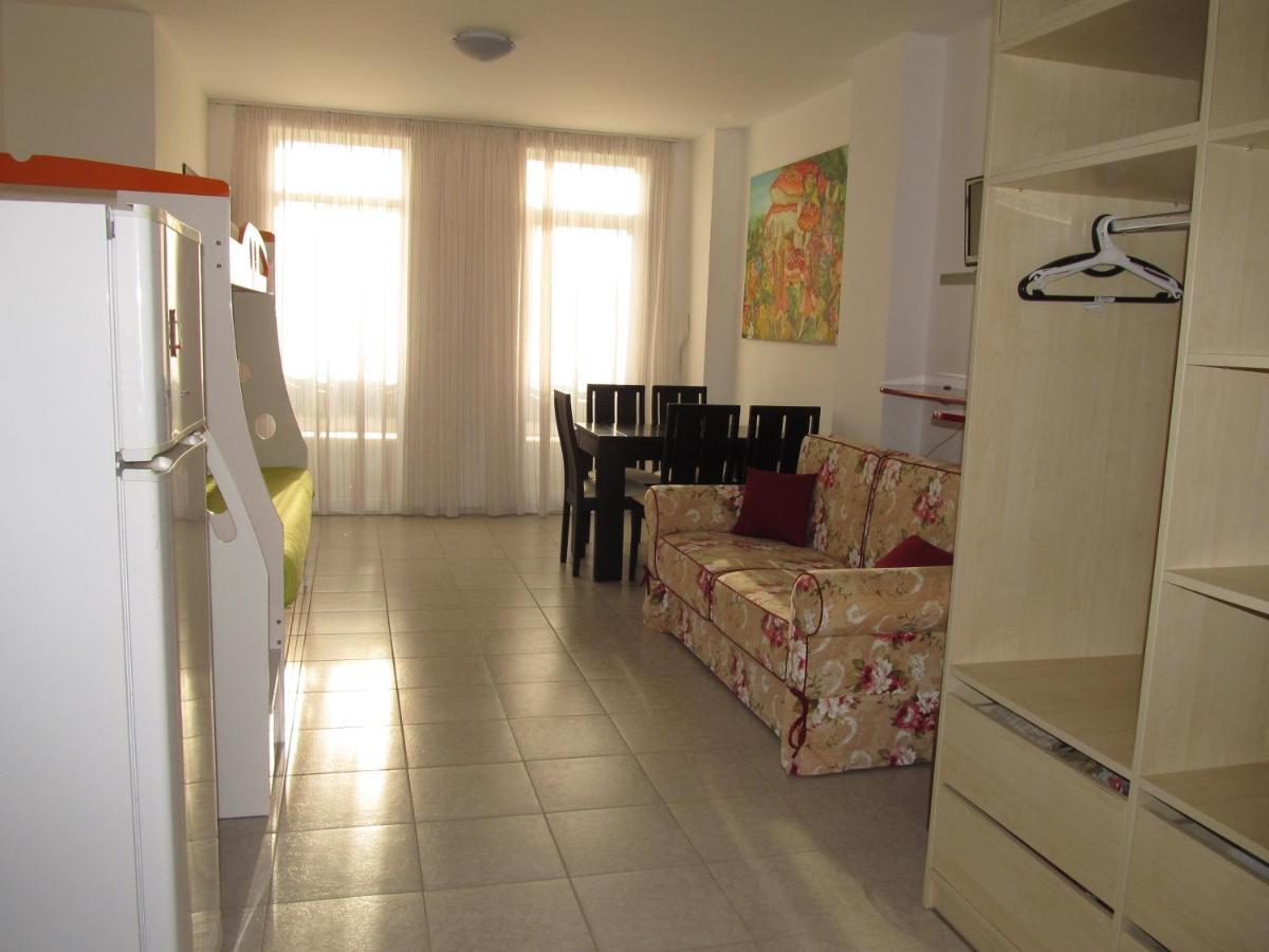 And In Cote D'azure Apartment